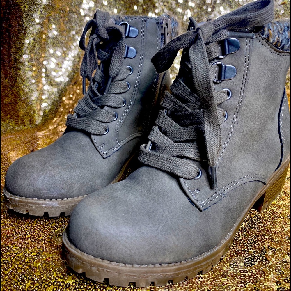 Size 13 in Kids Boots.